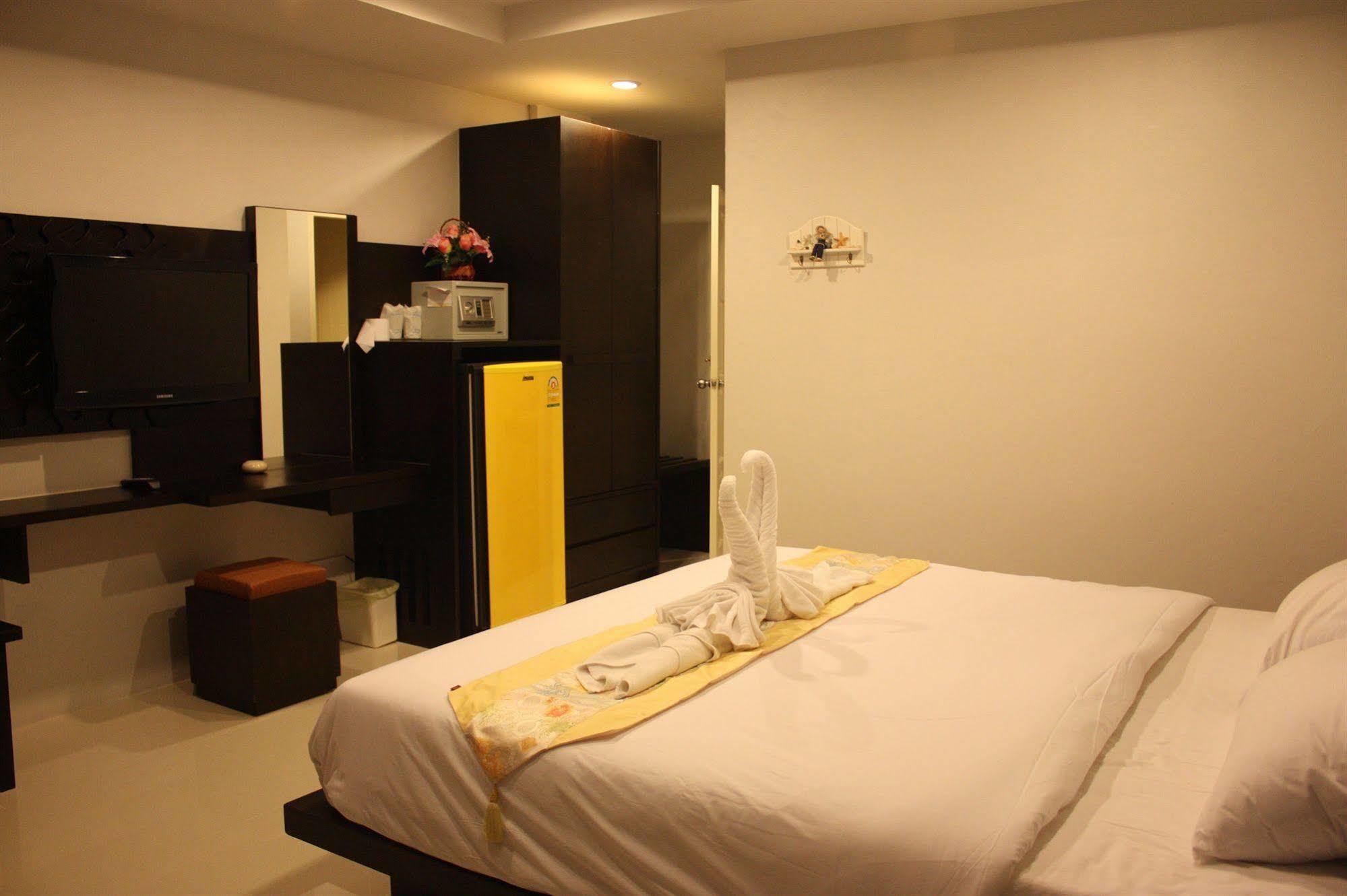 โรงแรมเดอะ ซิลค์ ฮิลล์ Patong ภายนอก รูปภาพ