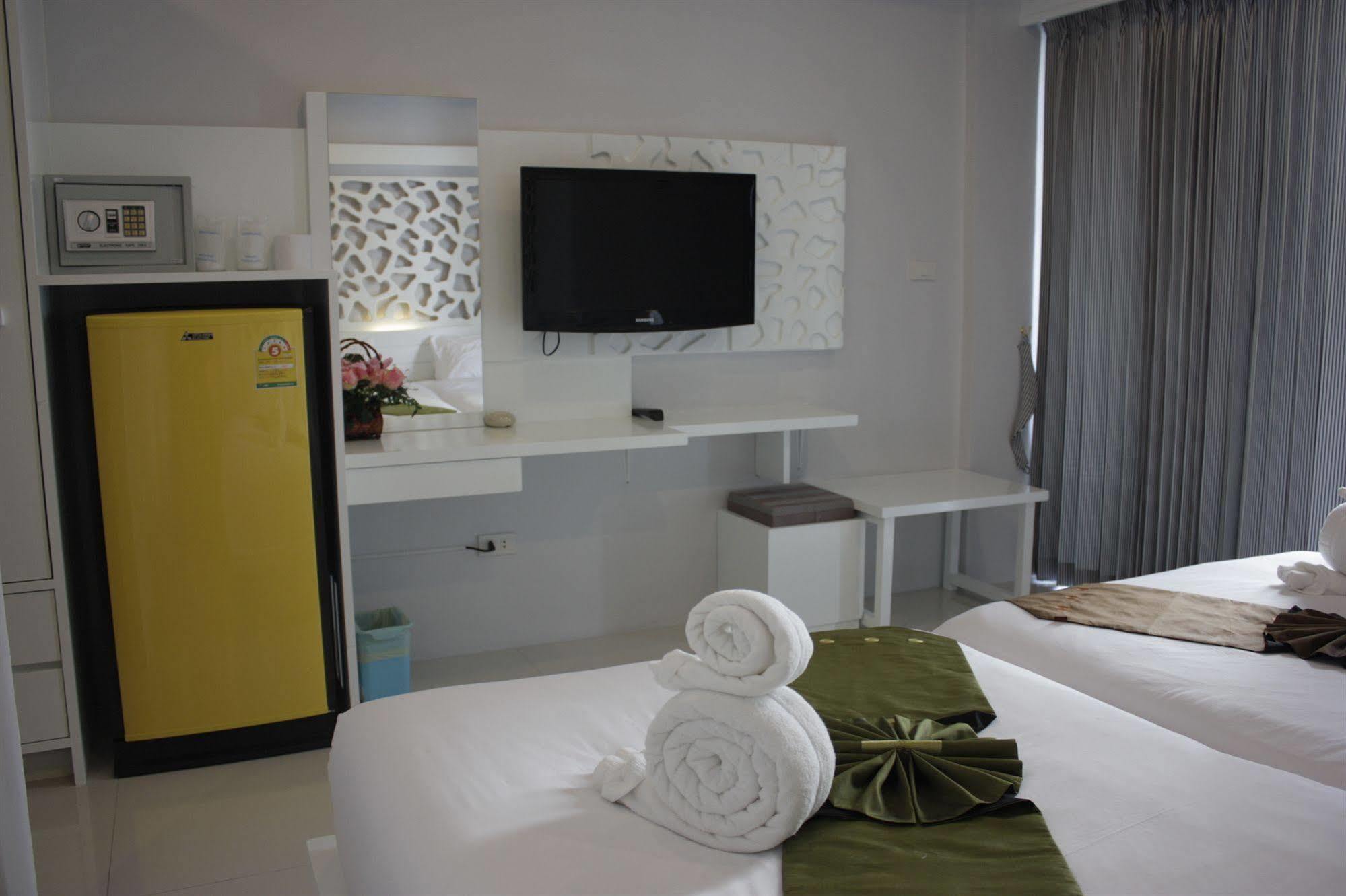 โรงแรมเดอะ ซิลค์ ฮิลล์ Patong ภายนอก รูปภาพ